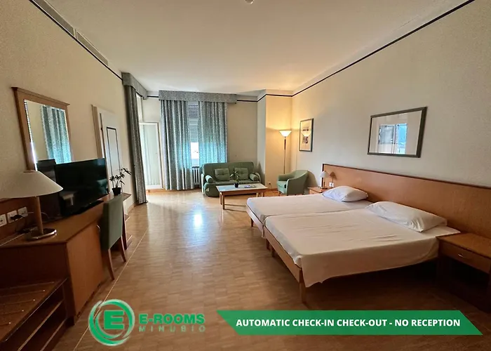 E-rooms 게스트하우스 3*